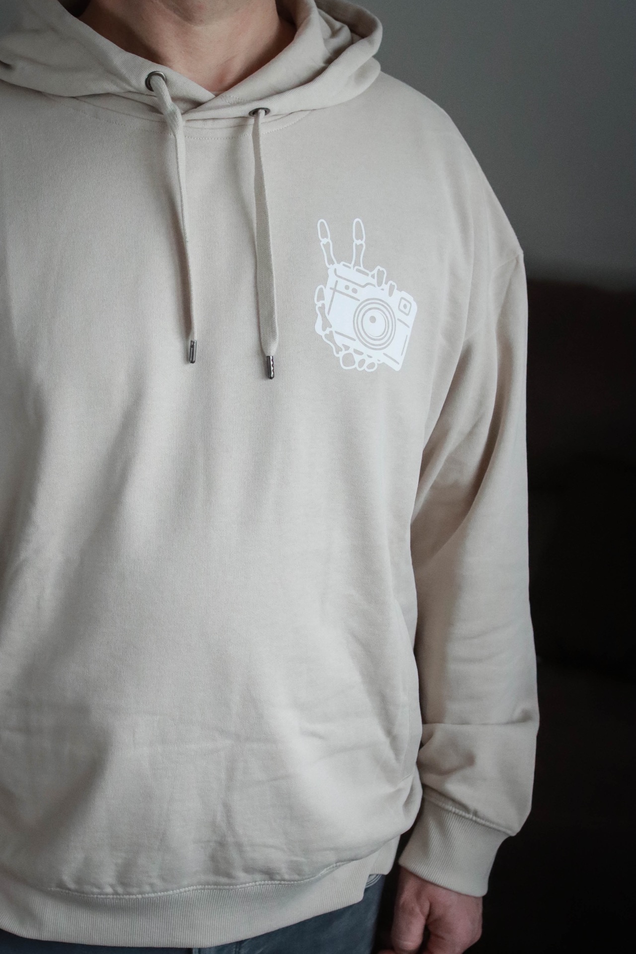 Výška postavy je 186 cm a velikost mikiny XL